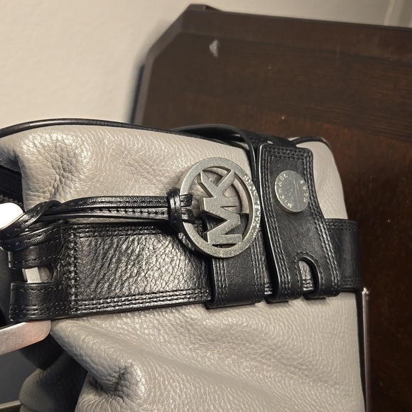 Michael Kors Satchel Medium Duffle Leather Bag - Picture 2 of 6